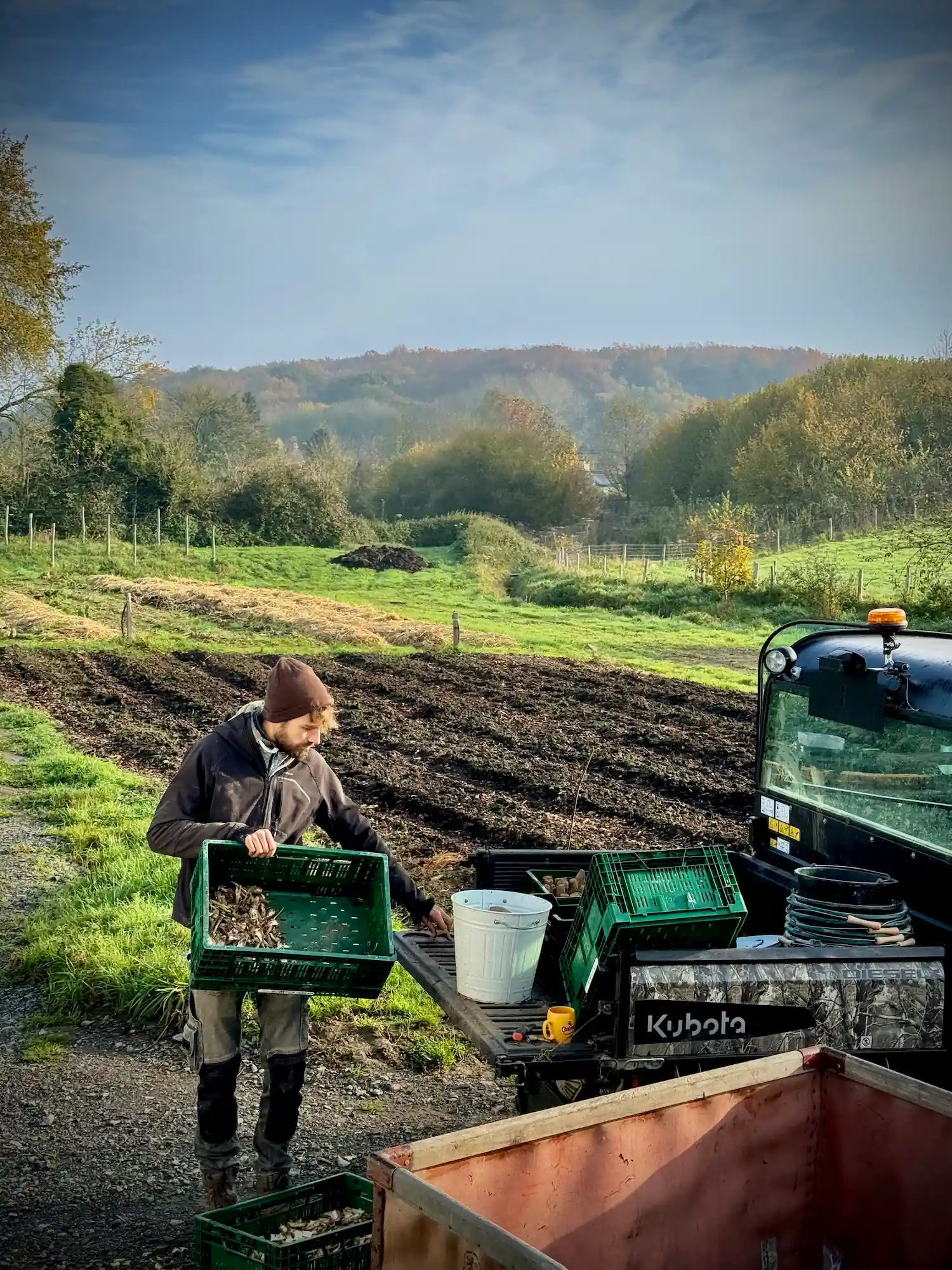 Riviere Feraux - fermier qui récolte